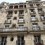 Apartment Near Eiffel Tower