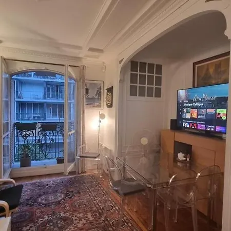 Apartment Near Eiffel Tower