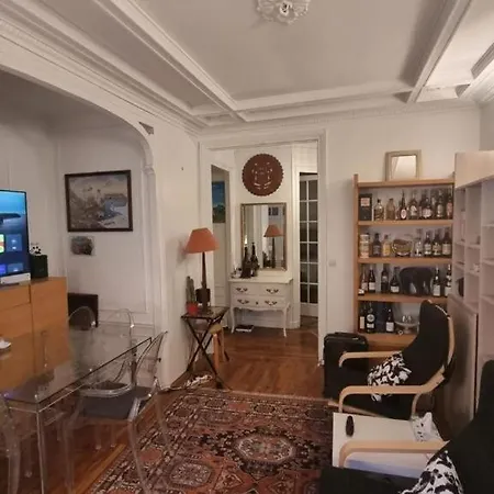 Apartment Near Eiffel Tower