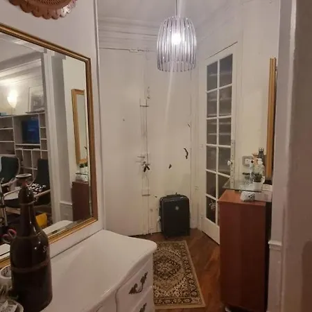 Near Eiffel Tower Apartment *