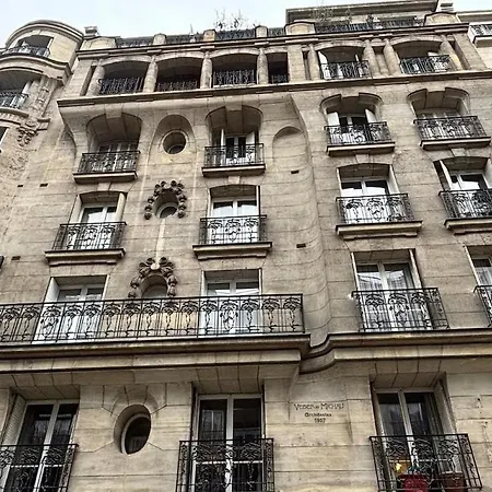 Near Eiffel Tower Apartment *